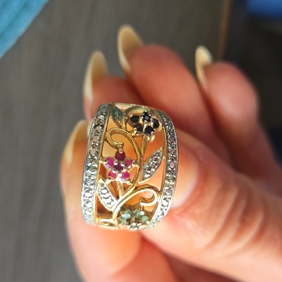 Elegant Gold and Silver Floral Ring. Size 8 - Picture 5 of 7